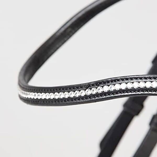 Découvrez notre analyse du licol ergonomique Kadira par Pfiff : confort optimal, ajustement parfait et avis d'expert pour un choix éclairé de votre équipement équestre.