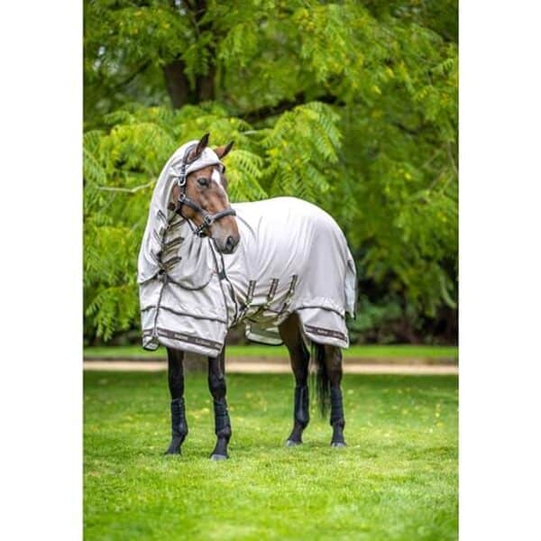 Optimisez la protection de votre cheval avec la couverture anti-mouches lémiux kudos stone 1, 8 m : légèreté, confort et efficacité assurés contre les nuisibles.