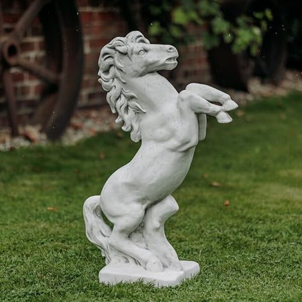 Découvrez notre avis complet sur le cheval dansant en pierre de gartendekoparadies.de, une sculpture de 78 cm, grise et résistante au gel pour sublimer votre jardin.