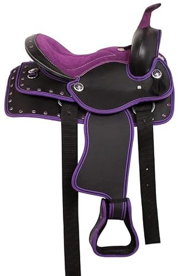 Découvrez notre test détaillé de la selle western Y&Z RacingTack noire et violette : confort, qualité et performances pour vos randonnées équestres. 